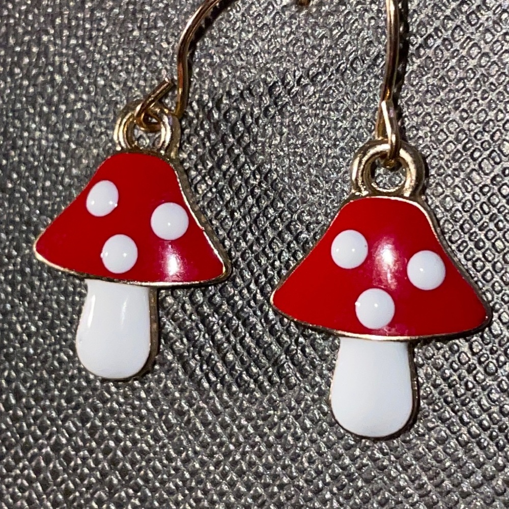 Red mushroom dangling earrings
